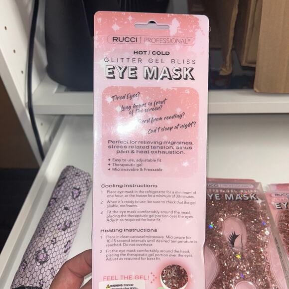 Eye Mask & Travel Set – Glitter Gel Hot Cold, MZOO Sleep Mask, Paradise Umbrella - Picture 3 of 5